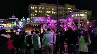 Америка. Юта. Американцы встречают новый год 2018 в Солт Лейк Сити. Last Hurrah at Gate way mall