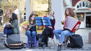 Thessaloniki Street Musicians - Μενεξέδες και Ζουμπούλια