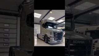 oquê vocês acham do SCANIA  530 St bicuda