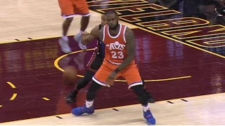 LeBron James No Look To Richard Jefferson For 2 Hand Reverse Dunk |  12.09.16