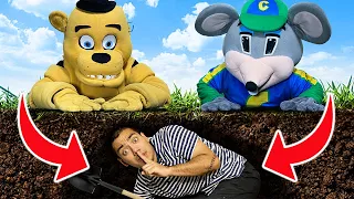 DO NOT PLAY EXTREME HIDE AND SEEK WITH CHUCK E CHEESE & FREDDY FAZBEAR AT 3AM!! (*BAD IDEA*)