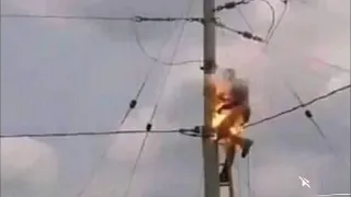 Short circuit on electric pole | Blast on energy meter | Electric Fire 🔥 | died on electric pole 😭😭