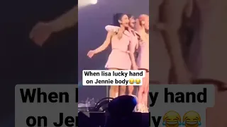 When lisa touching jennie body😂😂😂#shorts#blackpink #jennie #lisa# for fun only