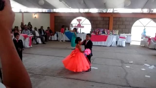 Vals de presentación el amor es triste 😘