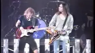 PAUL GILBERT vs BILLY SHEEHAN & BILLY SHEEHAN'S SOLO