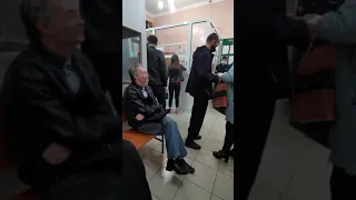 Ожидание суда над "Лехой Кочегаром" в суде Центрального района г. Чита.