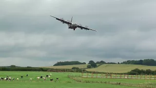 C-130J RAF  SPAVENTA LE MUCCHE IN ATTERRAGGIO A BRIZE NORTON JULY 2017