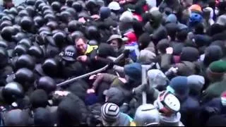 Накурила баба журавля. Столкновения в Киеве.