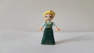 Полина превратилась в принцессу Эльзу из мира Лего