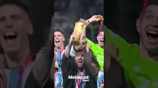 لحظة تتويج الأرجنتين بكأس العالم 🔥🔥 شيل يا طويل العمر شيل#,#ميسي#كاس العالم#shorts