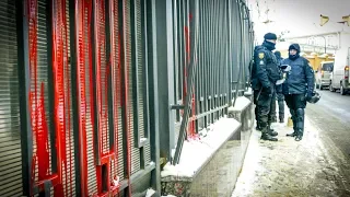 В Одессе активисты бросили краской в забор российского консульства