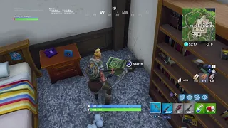 Lil boy getting ass party by his mama on fortnite