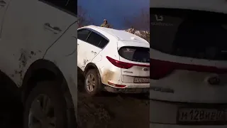 KIA SPORTAGE vs LAND CRUISER 😲 #shorts #suvoffroading #kiasportageoffroading #landcruiseroffroading