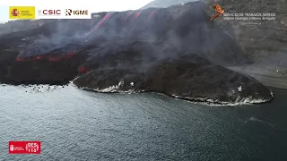 10/11/2021 Caída de las coladas por los acantilados. Erupción La Palma IGME