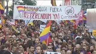 Испанские "антимонархисты" требуют провести референдум