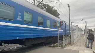 Тепловоз ТЭП70 с пассажирским поездом Санкт Петербург-Брест