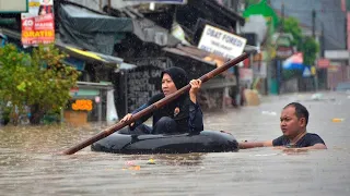 Indonesia Floods Force Thousands to Leave Homes