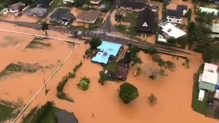 Hundreds evacuated in Hawaii after floods, mudslides