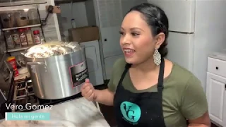 Vero Gomez(preparando rellenitos y tamales