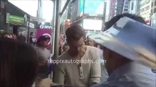 Chris Pine - SIGNING AUTOGRAPHS while promoting 'Star Trek Beyond' in NYC