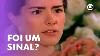 Sinal? Luna espeta dedo em rosa e tem mau pressentimento! 🌹🩸 | Alma Gêmea | TV Globo