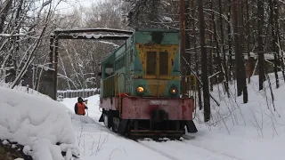 "Живой раритет!" Тепловоз ЧМЭ2-211 чистит подъездной путь Криогенмаша от снега