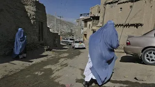 "Es wird immer schlimmer" - Leben afghanischer Frauen unter den Taliban