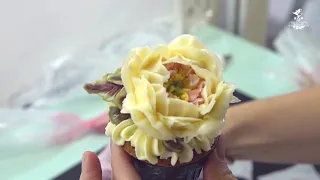 Оформляем капкейки цветами из масляного крема