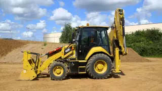 Daily Service Checks for Cat® F2 Backhoe Loaders (Europe)