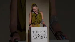 KATE MOSS STUMBLES OVER HER WORDS