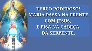 Terço Maria Passa Na Frente Com Jesus, e Pisa Na Cabeça Da Serpente.