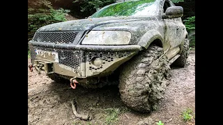 Touareg V8 on 35'' and Pajeros on 33'' and 35'' having fun in mud