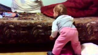 FanMade: Un copil de 10 luni incearca sa danseze ( Ionel Istrati - Eu numai , numai)