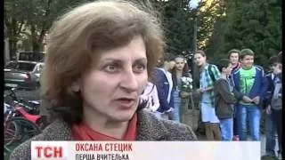 Мешканці Старого Самбору на центральній площі міста зустрічали героя-земляка