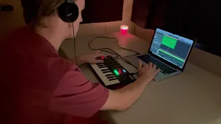 Looping with AKAI MPK Mini Play [GarageBand]
