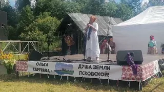 Евгения Смольянинова в деревне Церковище Усвятского района