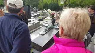 Edith Piaf 's grave in Paris