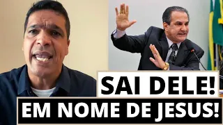 Cabo Daciolo ora expulsando espírito maligno de Silas Malafaia e diz a ele:"se reconcilie com Jesus"