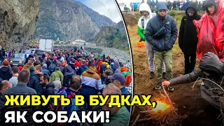 ШОК! Росіяни-втікачі на кордоні з Казахстаном ПАЛЯТЬ ВОГНИЩА і будують БУДКИ У КУЩАХ