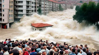 Powerful flood paralyzed life in Turkey! Houses and markets are underwater in Edremit