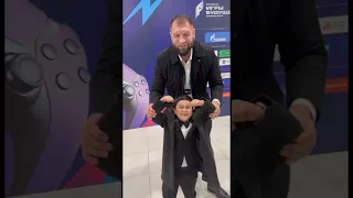 АБДУРОЗИК ПОДТЯГИВАЕТСЯ НА ЕМЕЛЬЯНЕНКО 🤣🤣🤣