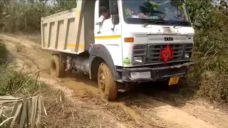 Tata 1618 6 wheeler tipper working in slippery road conditions | offroad truck