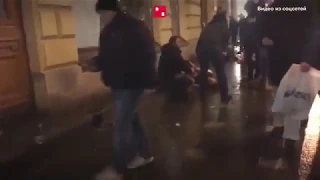 Лихач на BMW сбил толпу людей на Невском проспекте в Петербурге