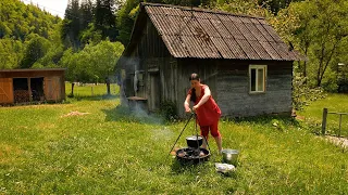 THE WOMAN LIVES ALONE IN THE MOUNTAINS! Campfire Cooking