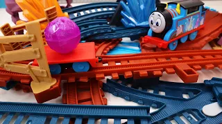 Satisfying Unboxing and Building Train Tracks with Tipping Bridge - Thomas Crystal Caves