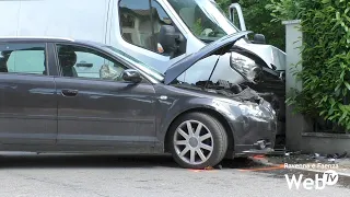 Scontro fra auto e furgone in via Chiarini nel Borgotto: due persone ferite