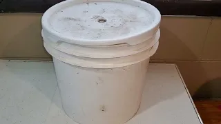 How To Make A 5 Gallon Bucket Worm Farm
