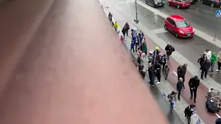 Finnish cyclist crashing with pedestrians near Bolt Areena Helsinki (2022) pyöräilijä törmää
