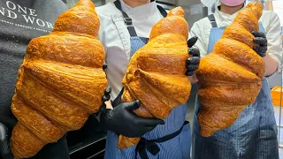 The biggest size ever! Giant King Croissant