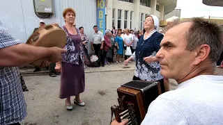 Бубен (А. Затейкин) и рояльная гармонь (О. Знаменщиков). Матаня, Липецк, рынок